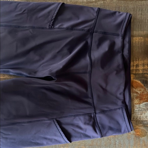 Navy Lululemon leggings with pockets - Picture 4 of 5